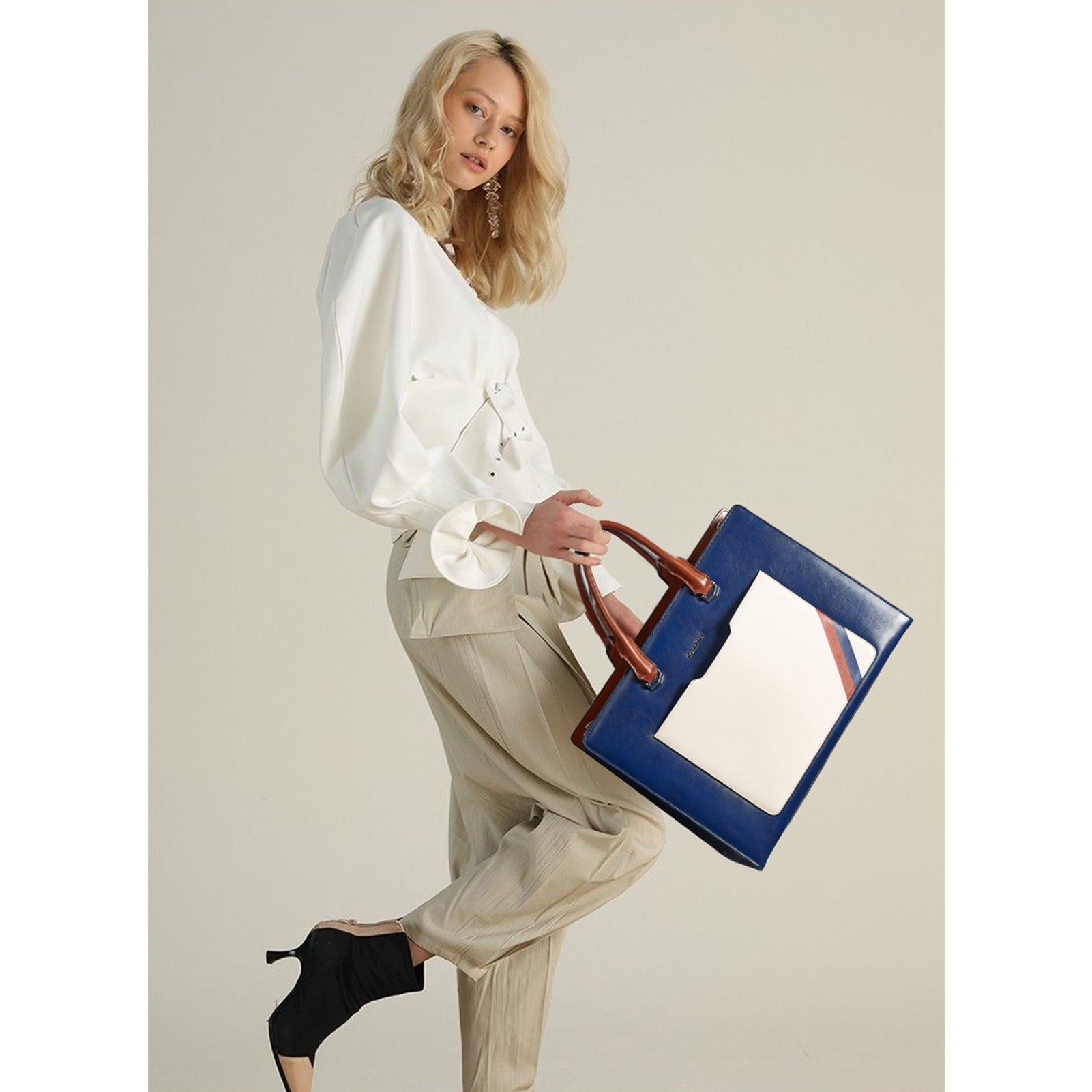 Mizuki Leather Messenger Bag - Professional Handicraft